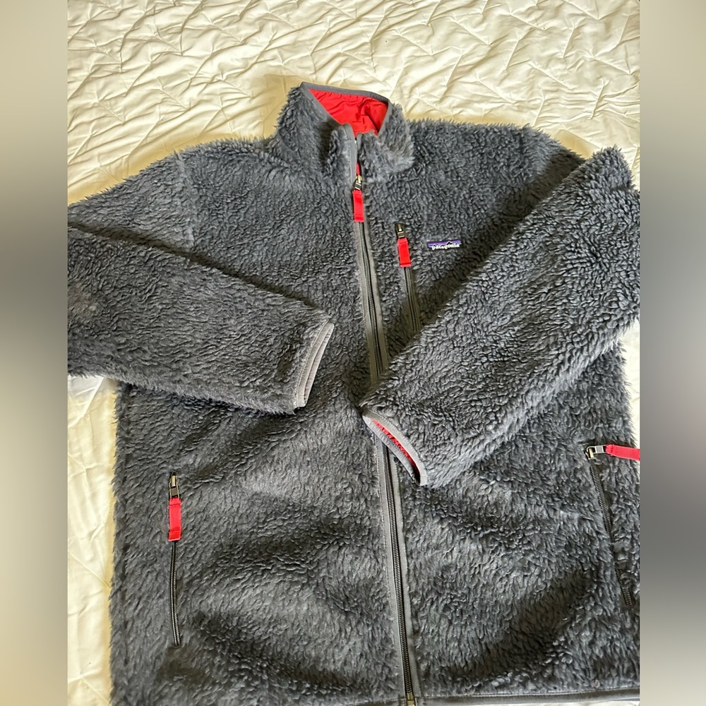 Patagonia Gray and Red Fleece Jacket - Picture 2 of 8